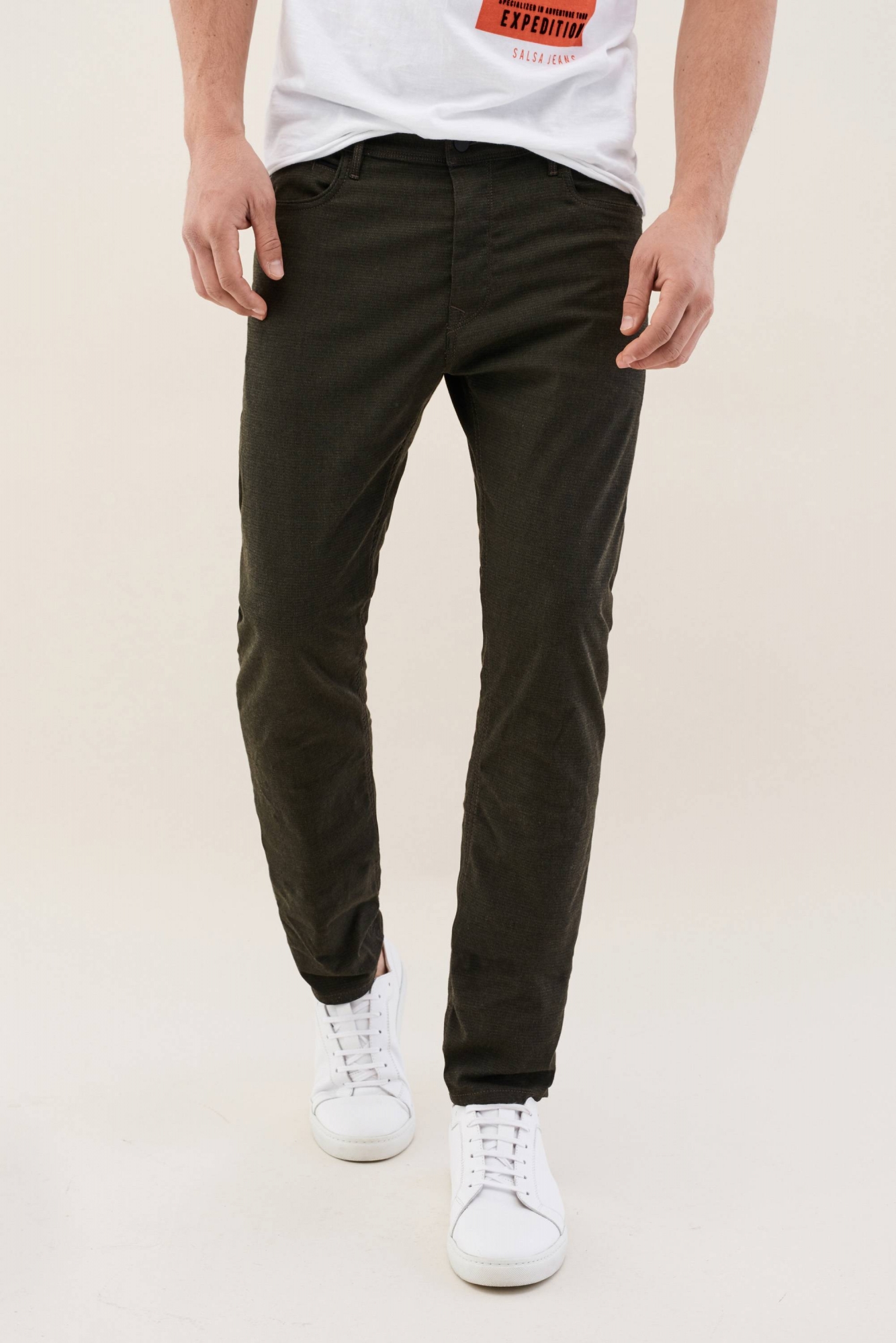 SLENDER PANTS IN COLOURED FABRIC